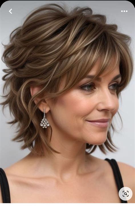 Stylists are debating the best short hair layered cuts for 2024 37