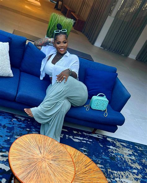 H E R ⚜️ E X C E L L E N C Y | Just sealed another Deal🙌🏾 🏾🌊🌴 Thankyou