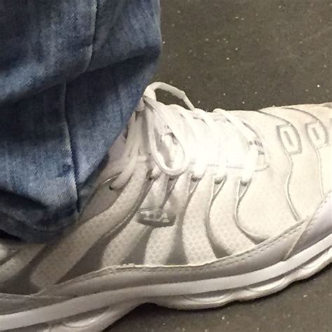 stream nos  listen  songs albums playlists