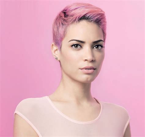 Pictures of Debora Caprioglio