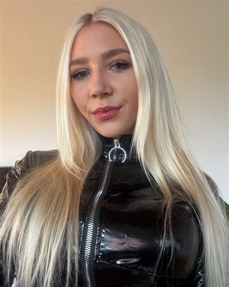 Valerie Star (@myvaleriestar) • Instagram photos and videos