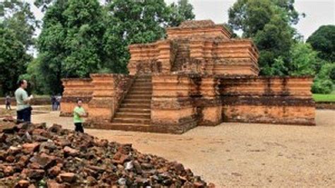 menapo parit duku akhirnya tersibak terjepit akar pohon ratusan