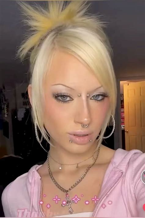 Trashy y2k makeup (not mine) in 2024 | Glamorous makeup, Y2k makeup