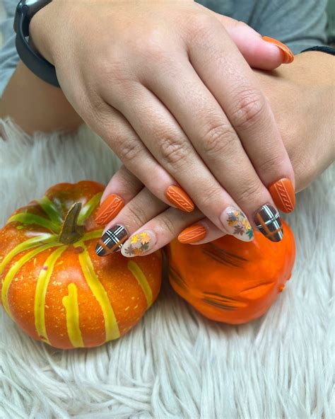 40+ Eye-Catching Burnt Orange Nails To Try In 2024