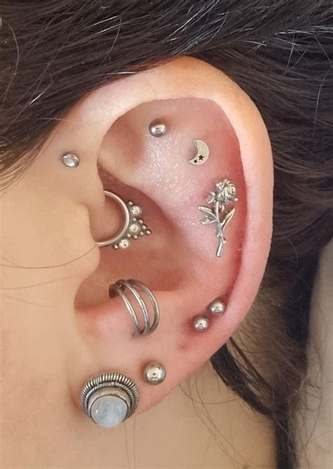 Cyst on my right earlobe. What to do? : r/piercing