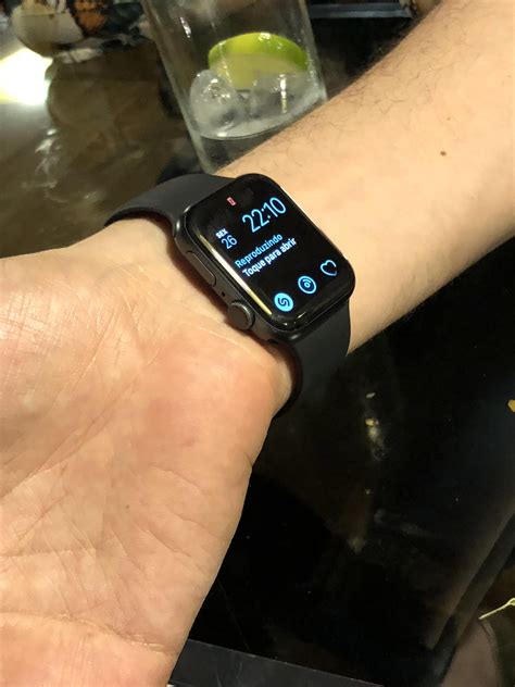 Which Wrist To Wear Apple Watch Female at Danny Garza blog