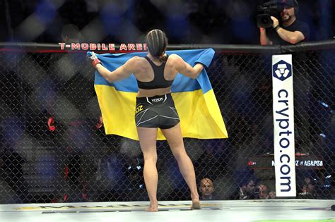 Lutadora ucraniana revela crise de choro diária antes de vitória no UFC