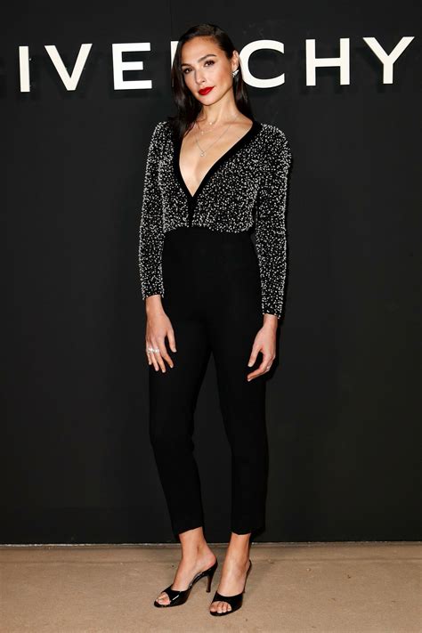 Gal Gadot - FeetForum