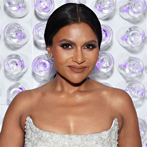 Mindy Kaling showcases her incredible physique in flirty pink dress