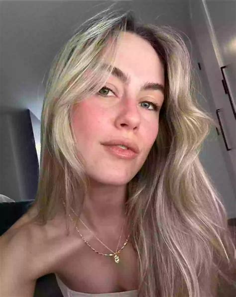 Woman left in tears after accidentally sending nude pic to parents