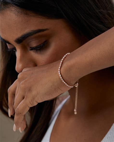 Tapering Diamond Bolo Bracelet (Full) | Delicate Diamond Bracelet Online