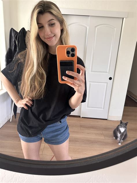 Always looking so cute 😍 : r/FrivolousFox