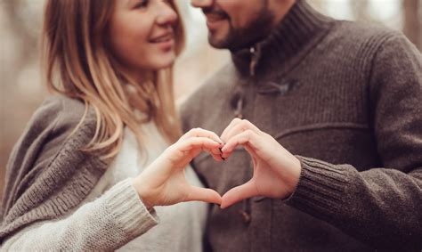 Pheromone How-To: Using Pheromones In A Relationship • Love Scent