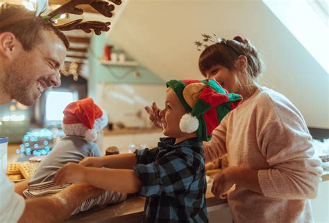 7 brincadeiras divertidas para fazer com toda família na noite de Natal ...