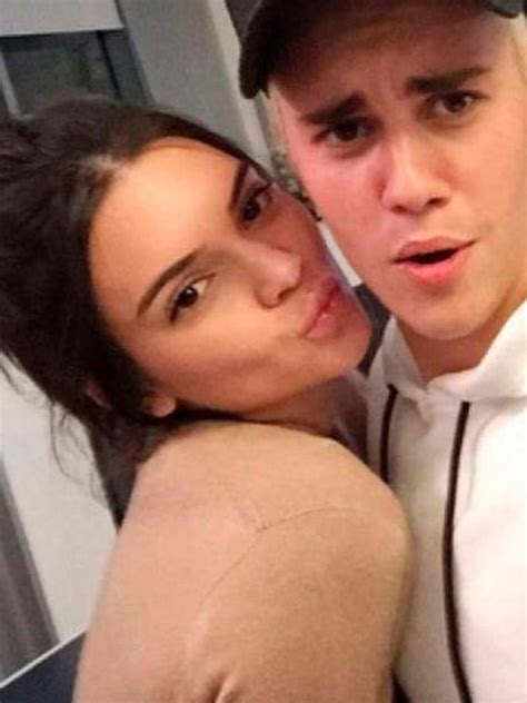 La vez que Selena Gomez encontró nudes de Kylie Jenner en el celular de