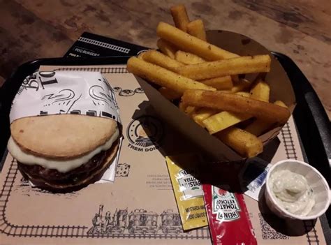 Trem Doido Burgers E Lanches No Pão De Queijo - Trem Doido dá novo uso ao pão de queijo - Hotelier News