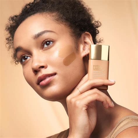 Double Wear Sheer Longwear SPF20