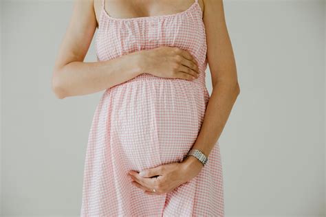 Pregnancy Bloating: Causes, Symptoms & Relief Tips