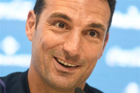 Scaloni advierte a los campeones del mundo: "No se relajen