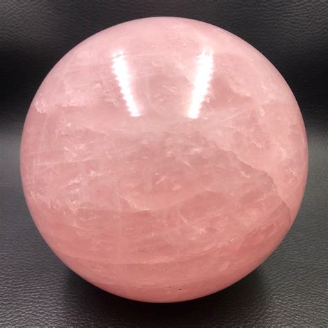 Sphère en quartz rose de Madagascar 2,735kg (réf sqr3) | Cœur de Pierres