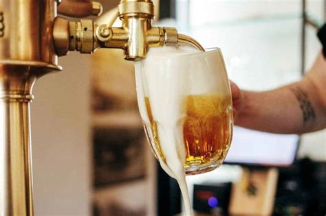 Beer Facts: Why Does Beer Foam?