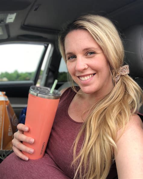 Pregnant Jill Duggar praised for her 'gorgeous' bleach blond hair as