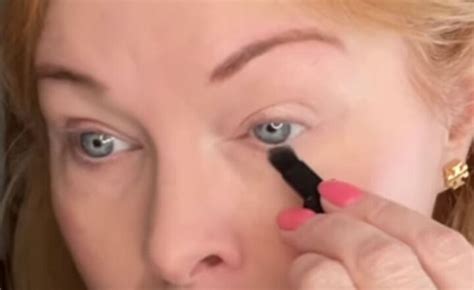 6 Quick, Easy & Effective Makeup Tips for Tired Eyes | Upstyle