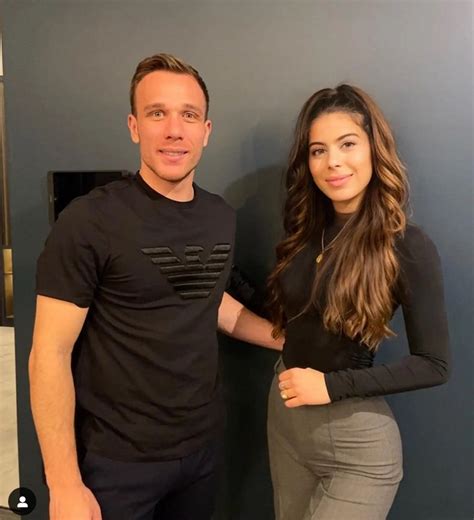 Polyglot teacher Sara Duque poses with Arthur Melo but Man City fans