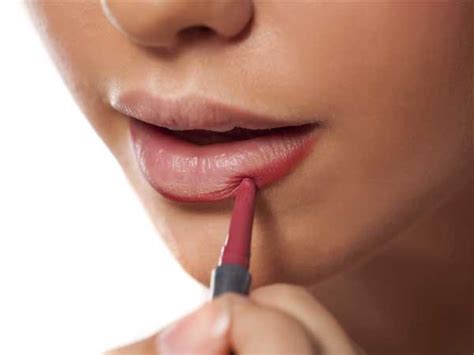 10 Types Of Lip Make-up Products You Should Know About - Boldsky.com