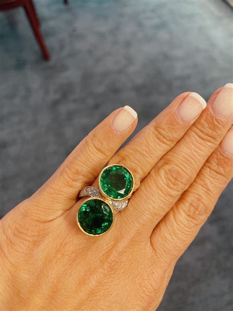 Bulgari Rome Vintage Twin Emerald Diamond Lovers Ring For Sale at