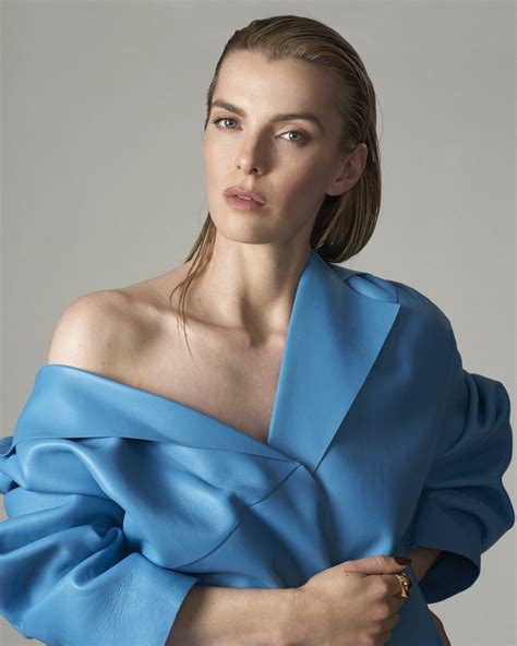 Betty Gilpin Sexy by Erik Lee Snyder in V Magazine (7 Photos) | #The
