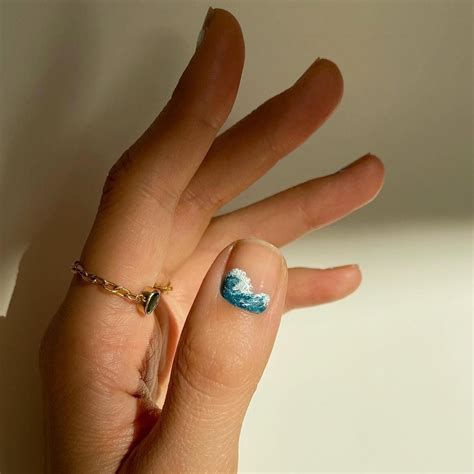 Ocean Wave Nails