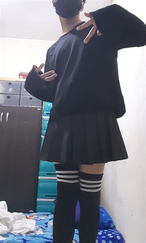 Am not doing gang signs i promise!! >:0 : r/femboy
