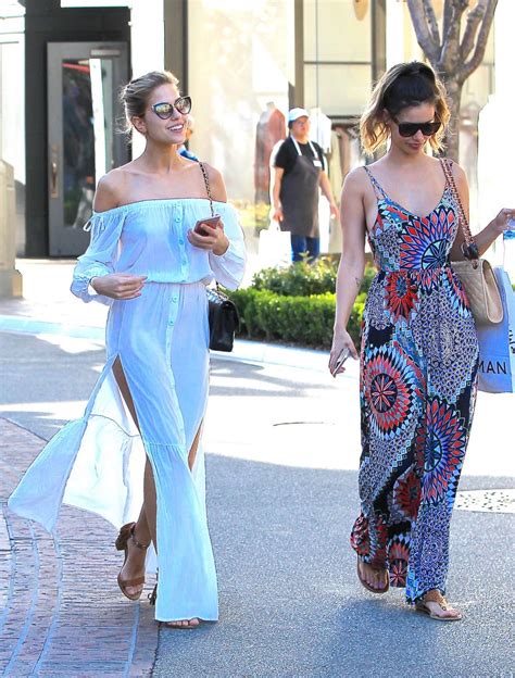 Ellie Gonsalves – HawtCelebs