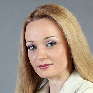Гена Трайкова - журналистка и тв водеща - Биография