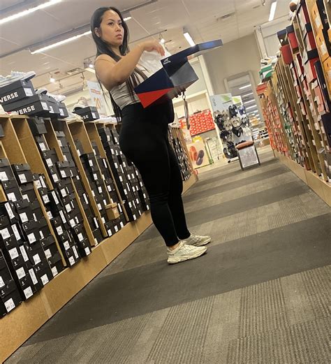 First post! Sexy fat ass asian bending over 🤤 (OC) - ass - Forum