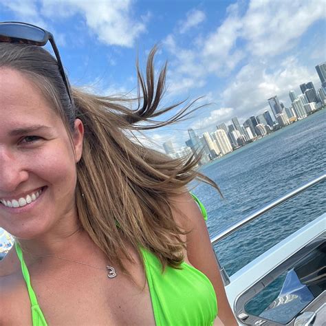 Hanna Ray - Hanna Ray added a new photo.