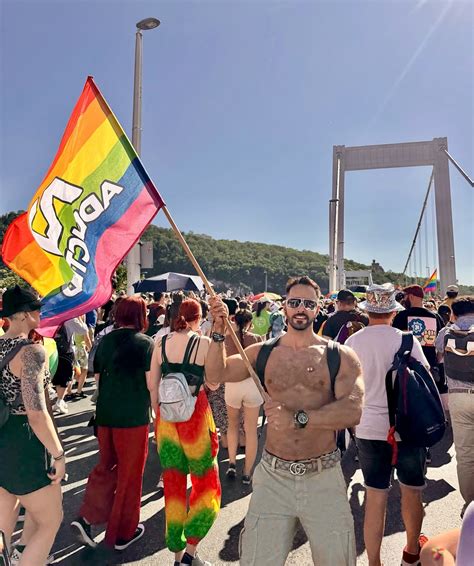 GayTravel4u - Fun at the Palm Springs Pride pool parties! - Where next