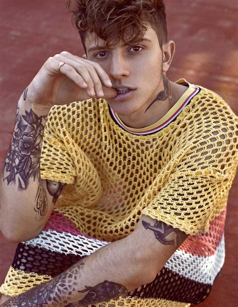 Jonan Wiergo viste de color y psicodelia para Carbon Copy Magazine