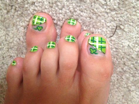 30 Green Toe Nail Designs To Bring You Goodluck On – Fashion Lifestyle