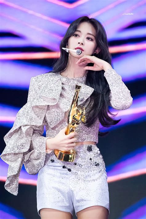 200105 TWICE Tzuyu at Golden Disc Awards | kpopping