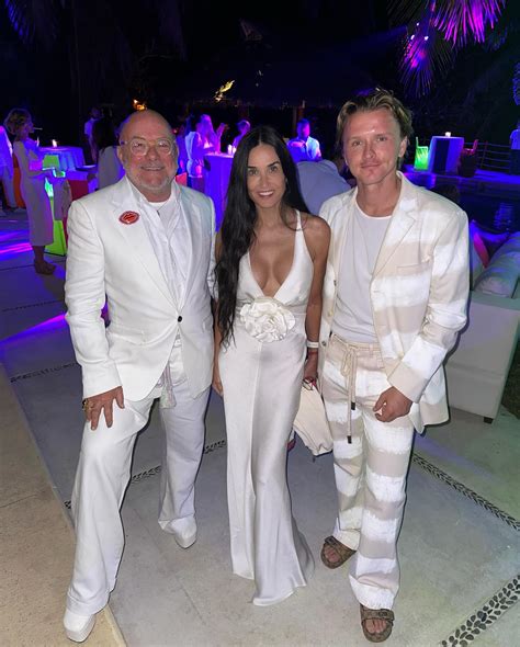 Demi Moore, 61, has hardly aged a day in 30 years as she shows off fit