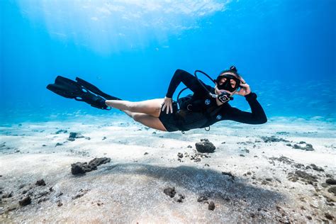 Avelo scuba system moves buoyancy control into a high-tech air tank