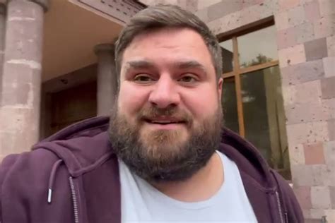 В Армении задержали известного блогера — сторонника России. Чем он ...