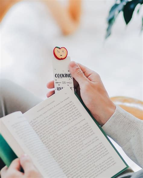 Apple Handmade Bookmark – MyBOOKmark