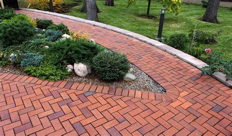 Бордюры в ландшафтном дизайне из тротуарной плитки
