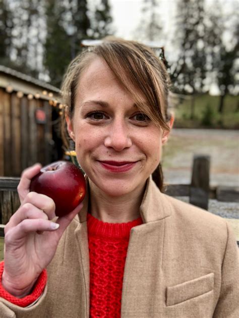 Eating Disorder Symptoms: 11 Subtle Signs You Might Miss