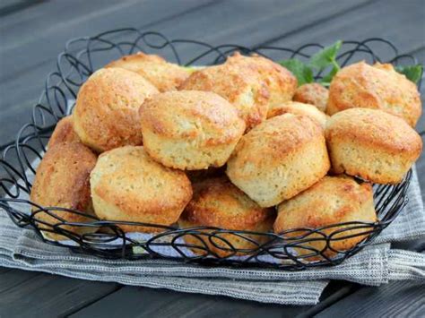 Лепешки из кукурузной муки на сковороде (без глютена) — рецепт с фото ...