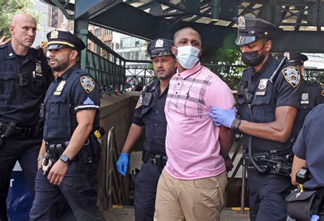 Same 4 NYPD transit cops nab alleged murderer -- and a suspected serial