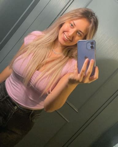 Mimi Sounds (Mia Smith) Bio, Wiki, Boyfriend, Height & Net Worth